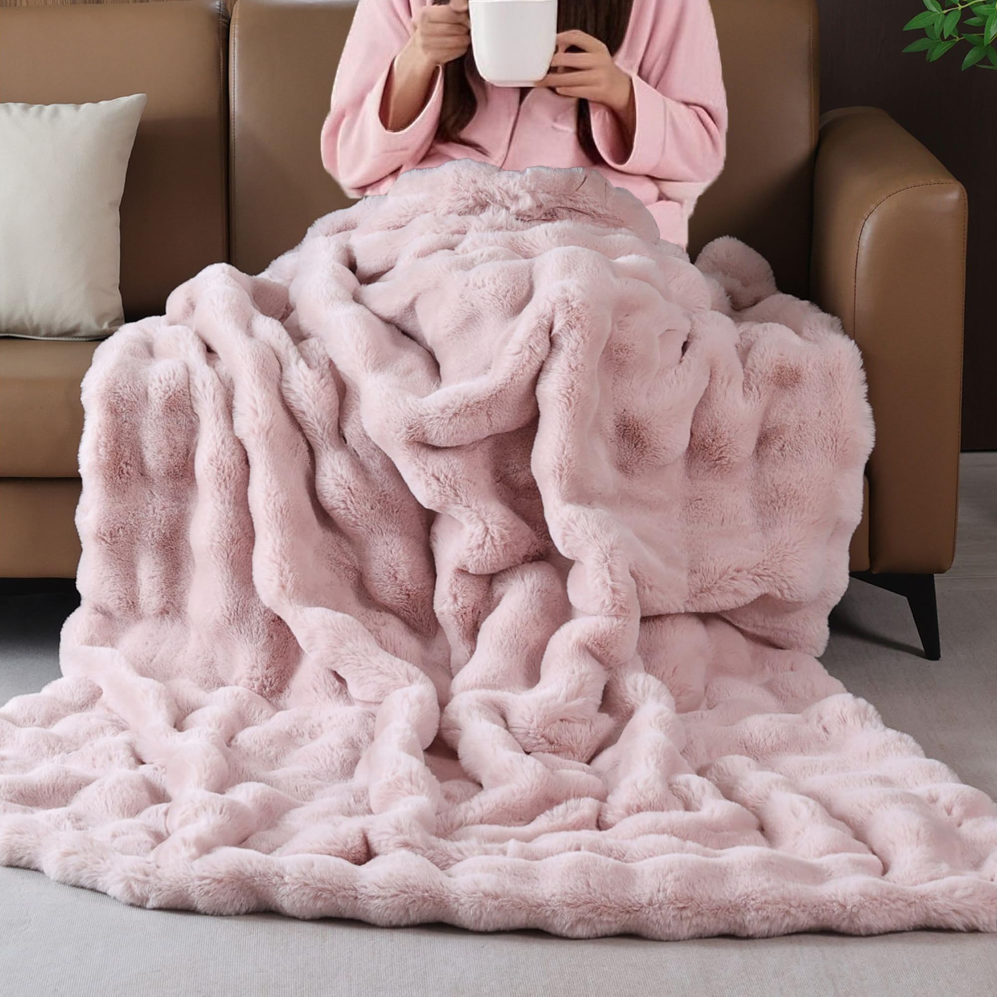 BlanketSolution vue avant pliée sur canapé apportant chaleur décorative