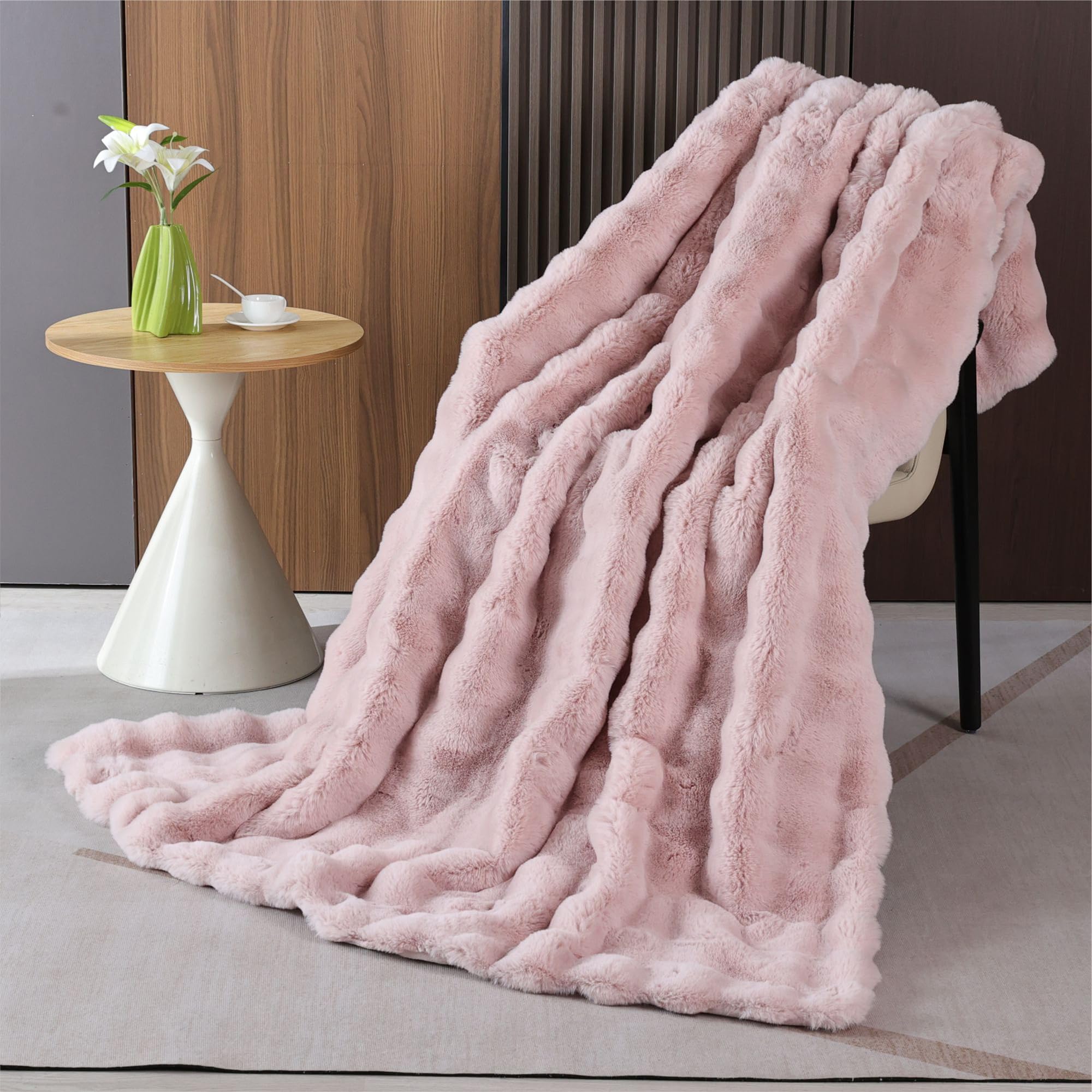 BlanketSolution jeté sur canapé ajoutant style et accueil confortable