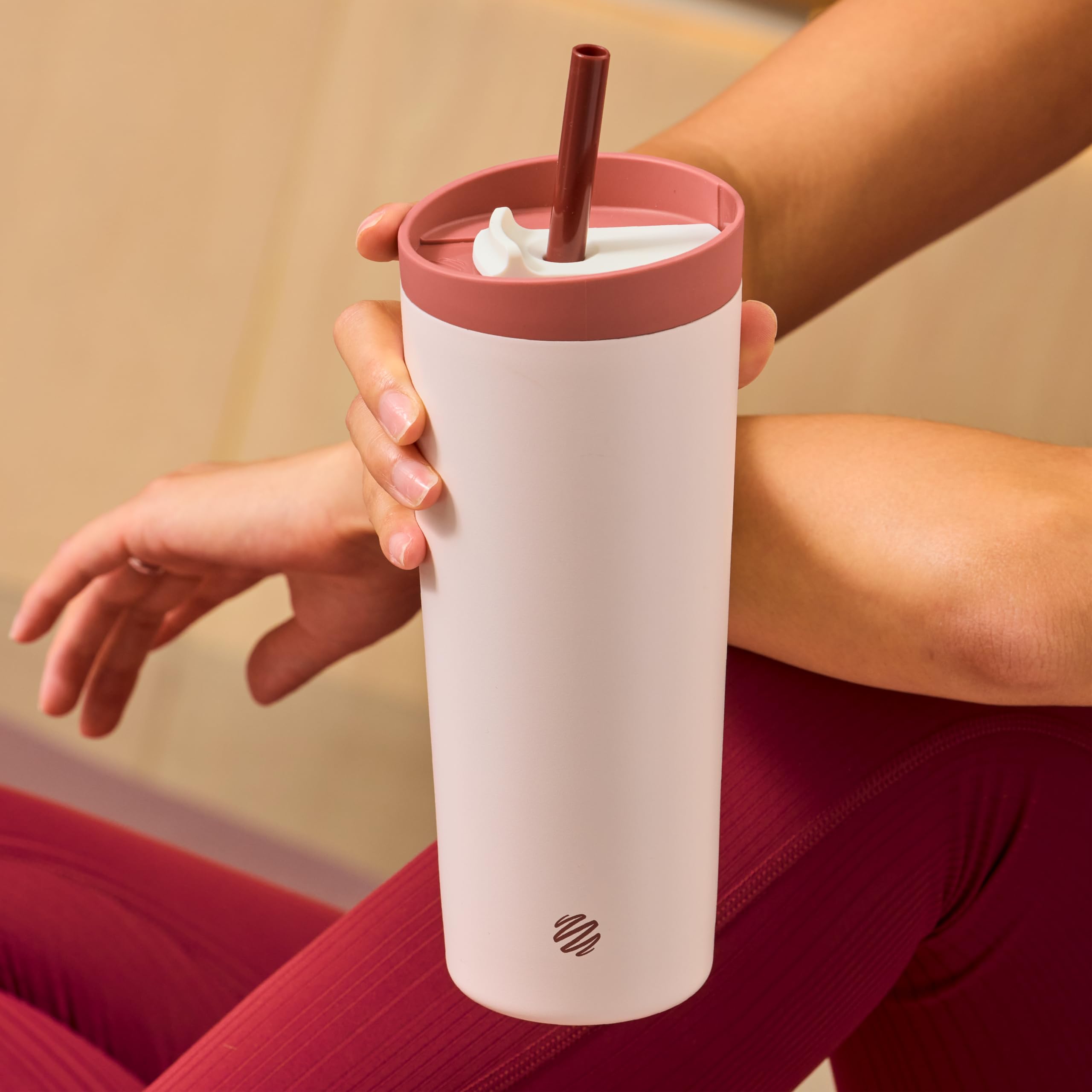 BlenderBottle comparaison taille tenue en main, format 24 oz pratique