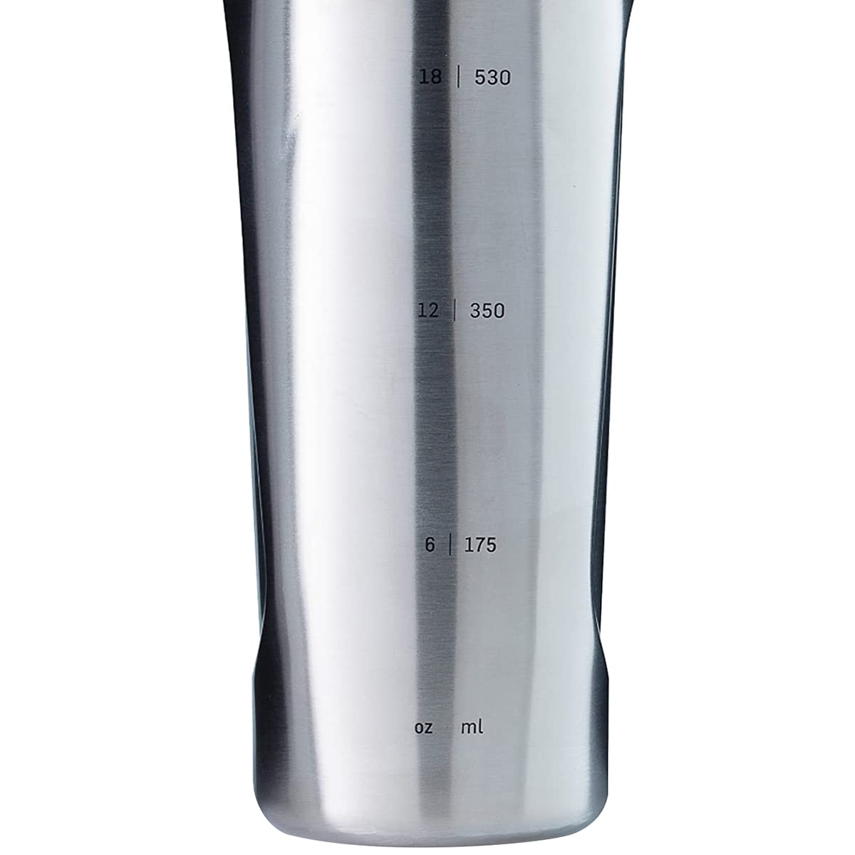 BlenderBottle Radian en usage attaché à un sac de sport facilitant le transport