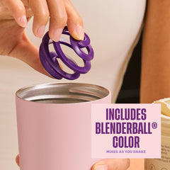 BlenderBottle gros plan sur BlenderBall Color montrant mélange efficace sans grumeaux
