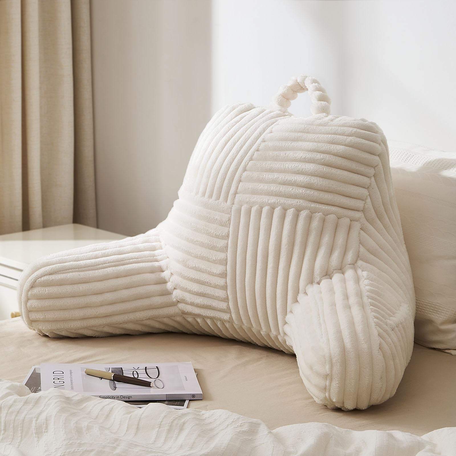 Blissful Diary vue avant du coussin offrant maintien dorsal confortable