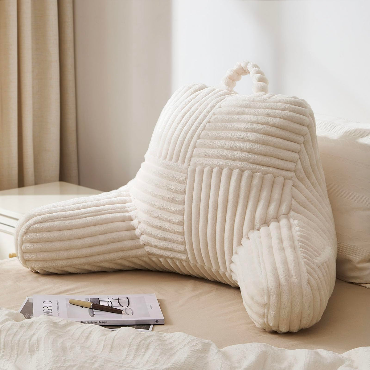 Blissful Diary vue avant du coussin offrant maintien dorsal confortable