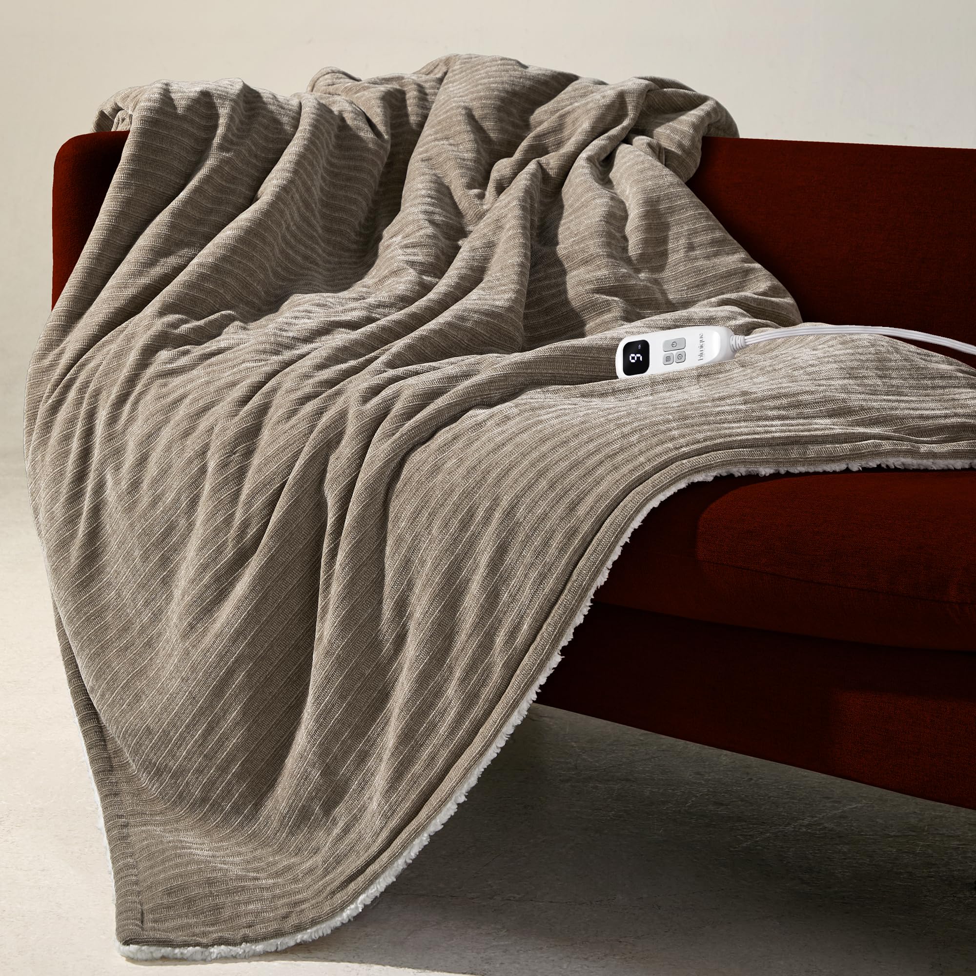 blunique vue avant du plaid chauffant montrant design khaki et bordure, confort immédiat