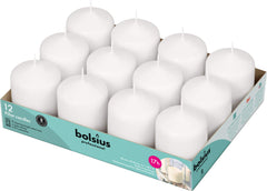 BOLSIUS vue avant du lot de 12 bougies pilier montrant la présentation élégante