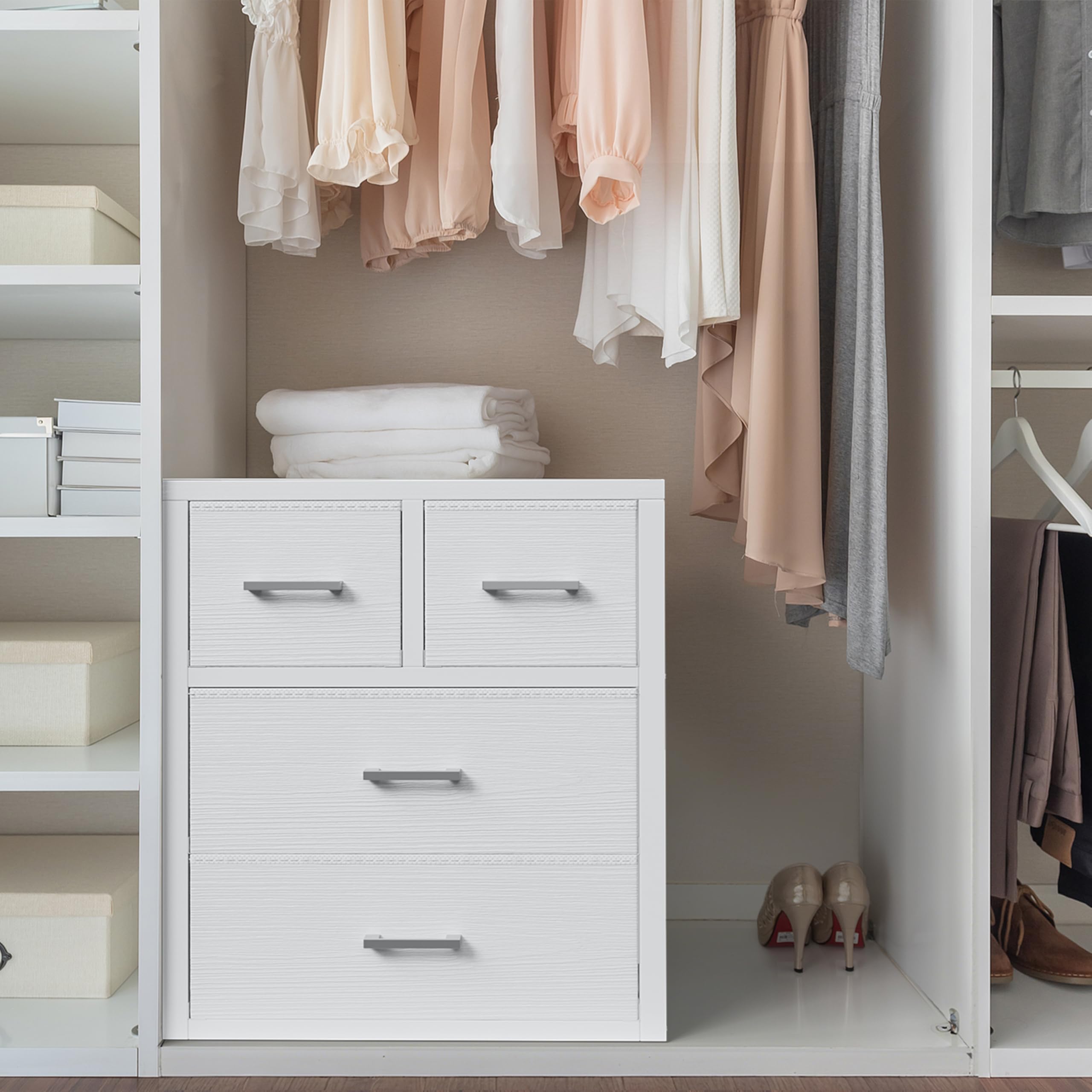 BOLUO commode à l’échelle près d’une personne pour proportions claires