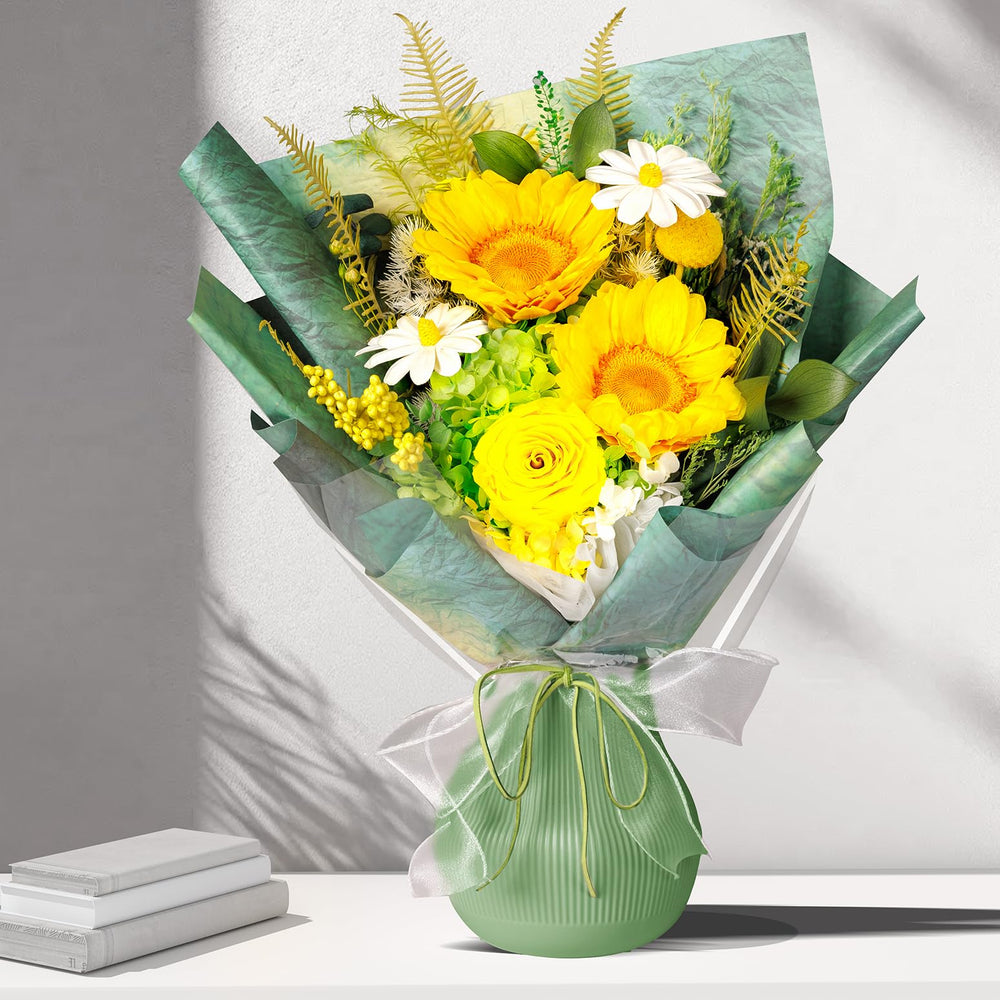 Bonsion bouquet jaune posé dans un salon, apporte chaleur décorative