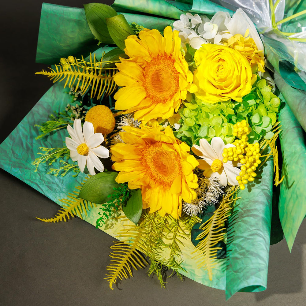 Bonsion bouquet à côté d’un vase pour montrer 35 cm, échelle pratique
