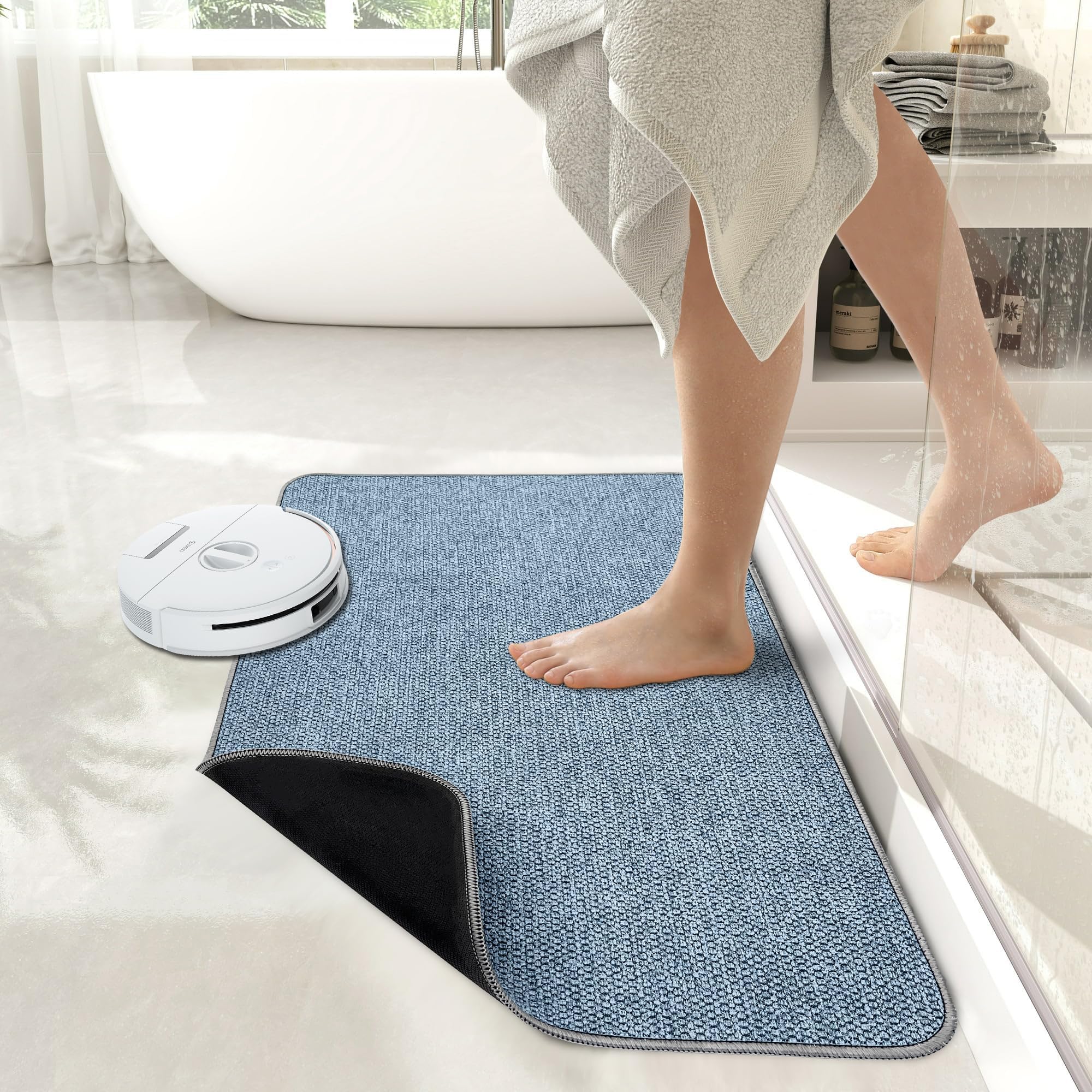 bosap à côté d'un rouleau de papier pour comparaison de taille pratique