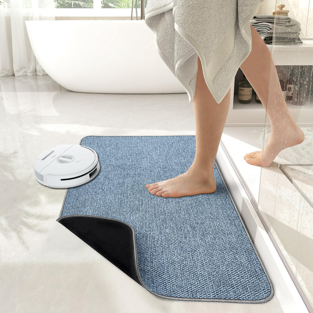 bosap à côté d'un rouleau de papier pour comparaison de taille pratique