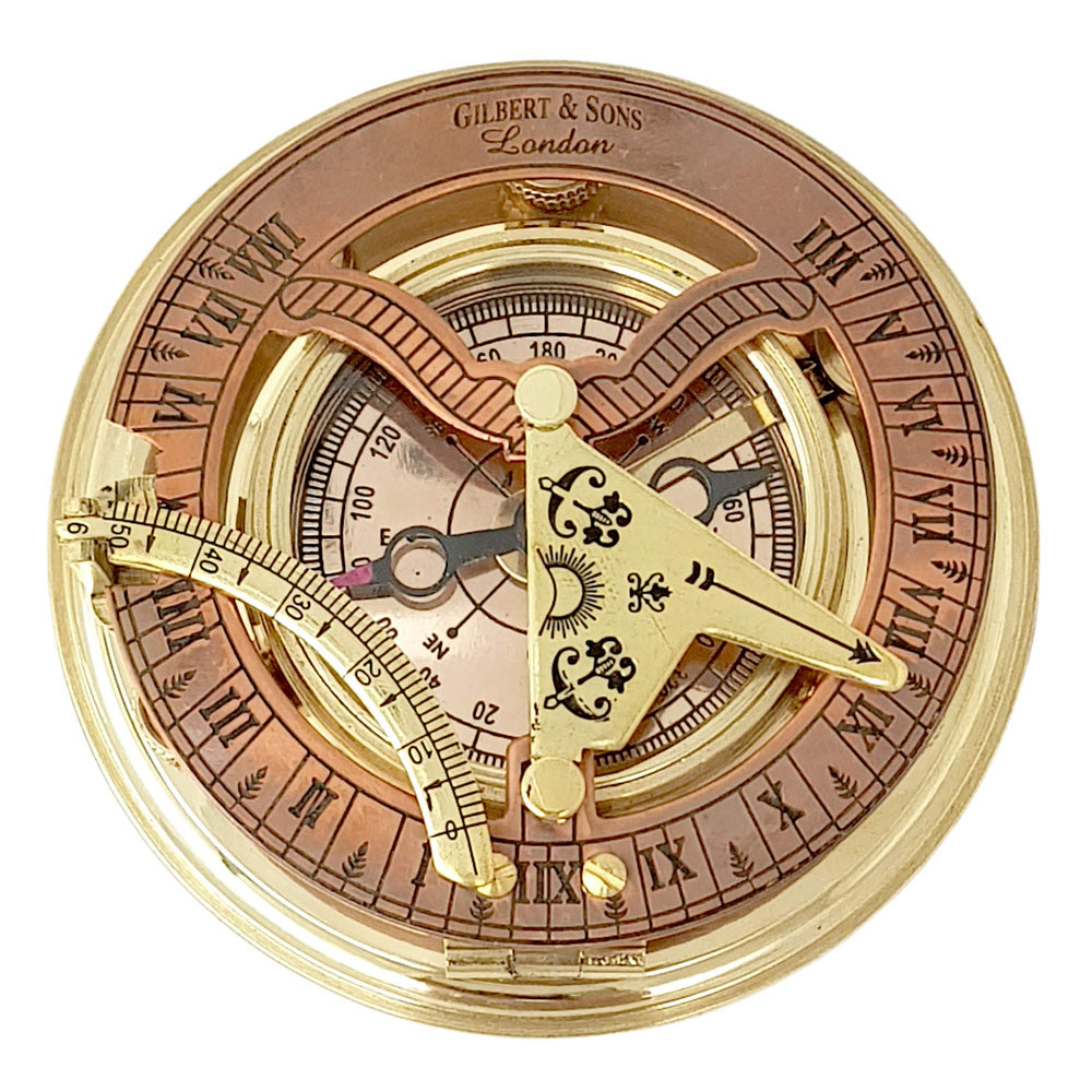 Brass Nautical gros plan sur le gnomon en cuivre, précision et authenticité