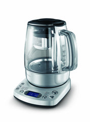 Breville BTM800XL en usage sur plan de travail pour préparer du thé