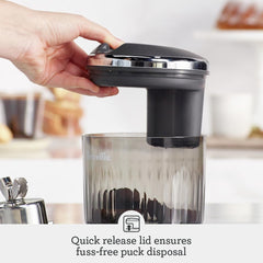 Breville Puck Sucker en usage avec porte-filtre 58mm réduisant éclaboussures