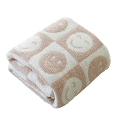 Brnabiou plaid face avant motif damier et sourire, apporte confort visuel