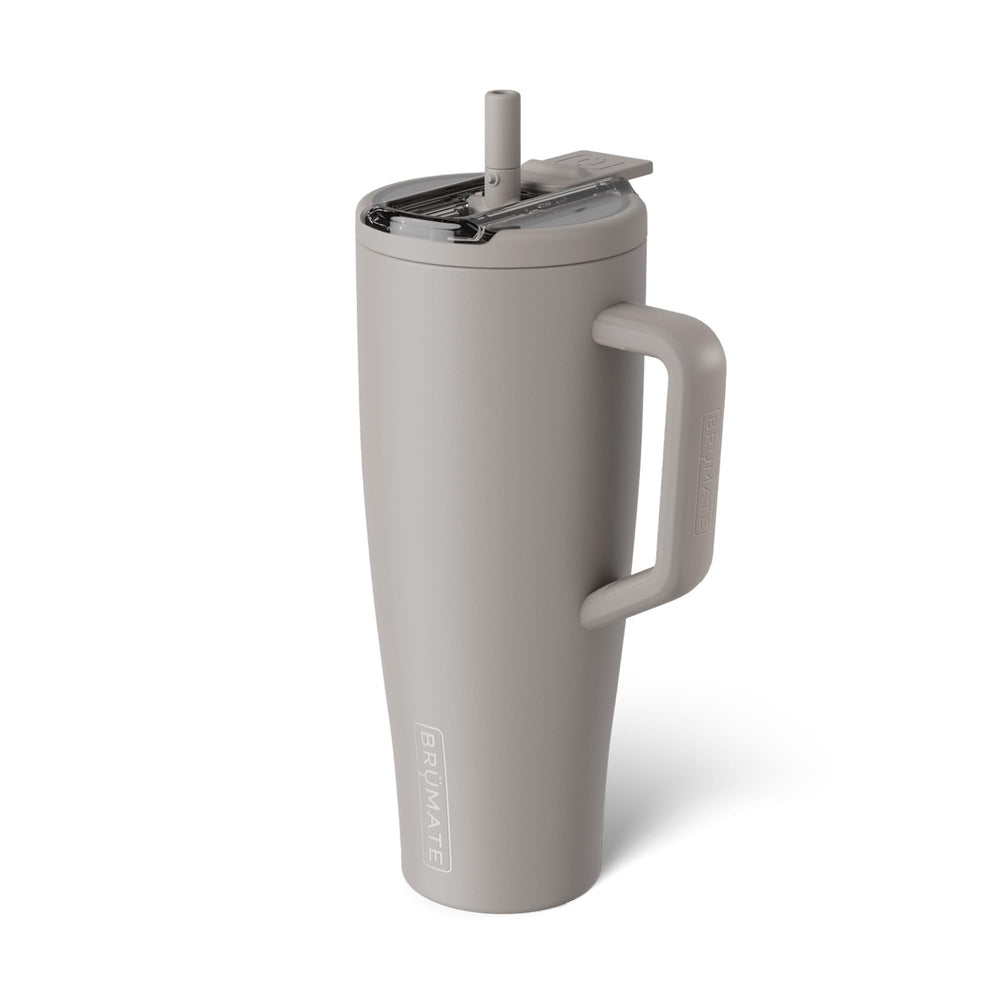 BrüMate Era Flip Mocha vue avant avec bouchon fermé pour transport sécurisé