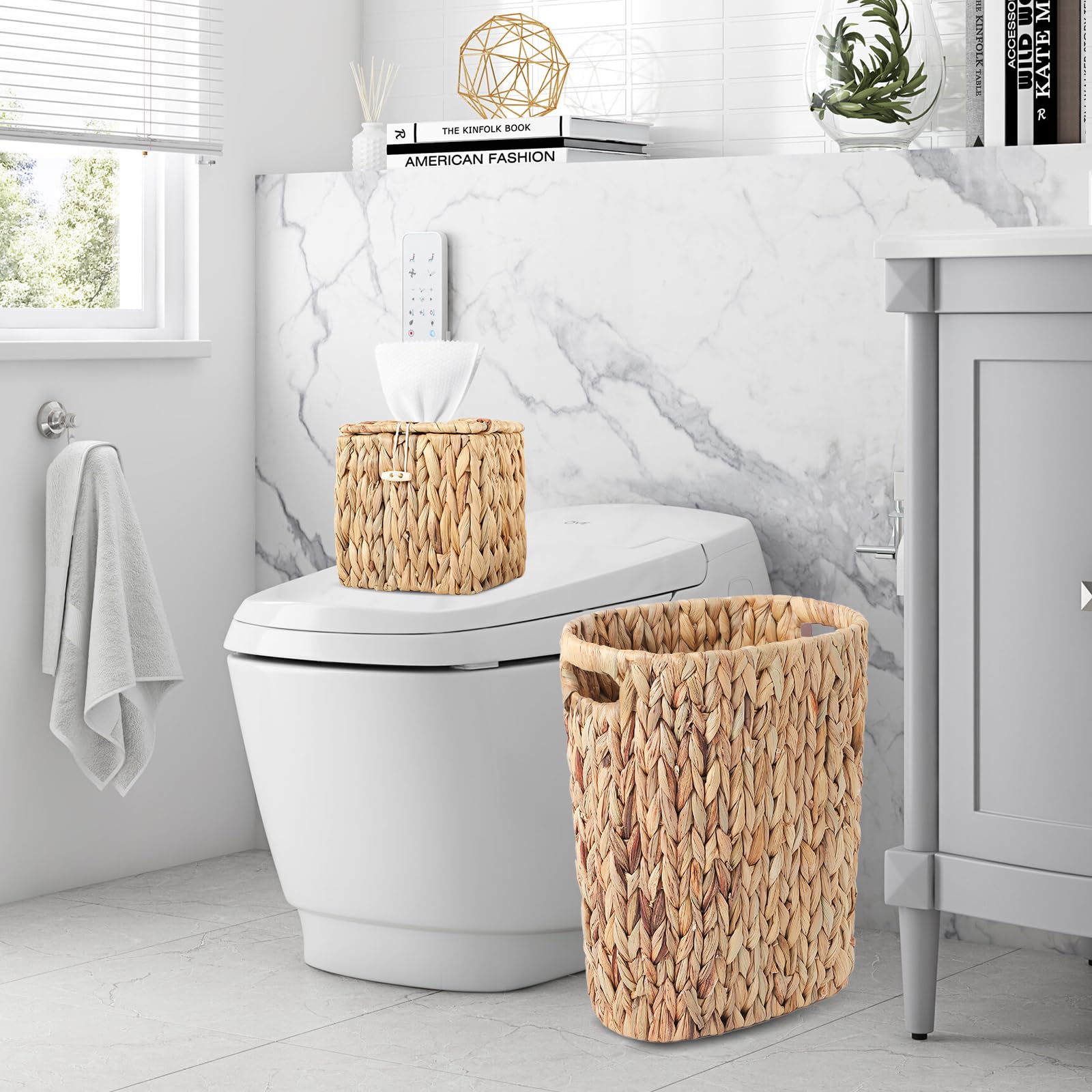 BSSN poubelle en usage salle de bain gain d'espace pratique