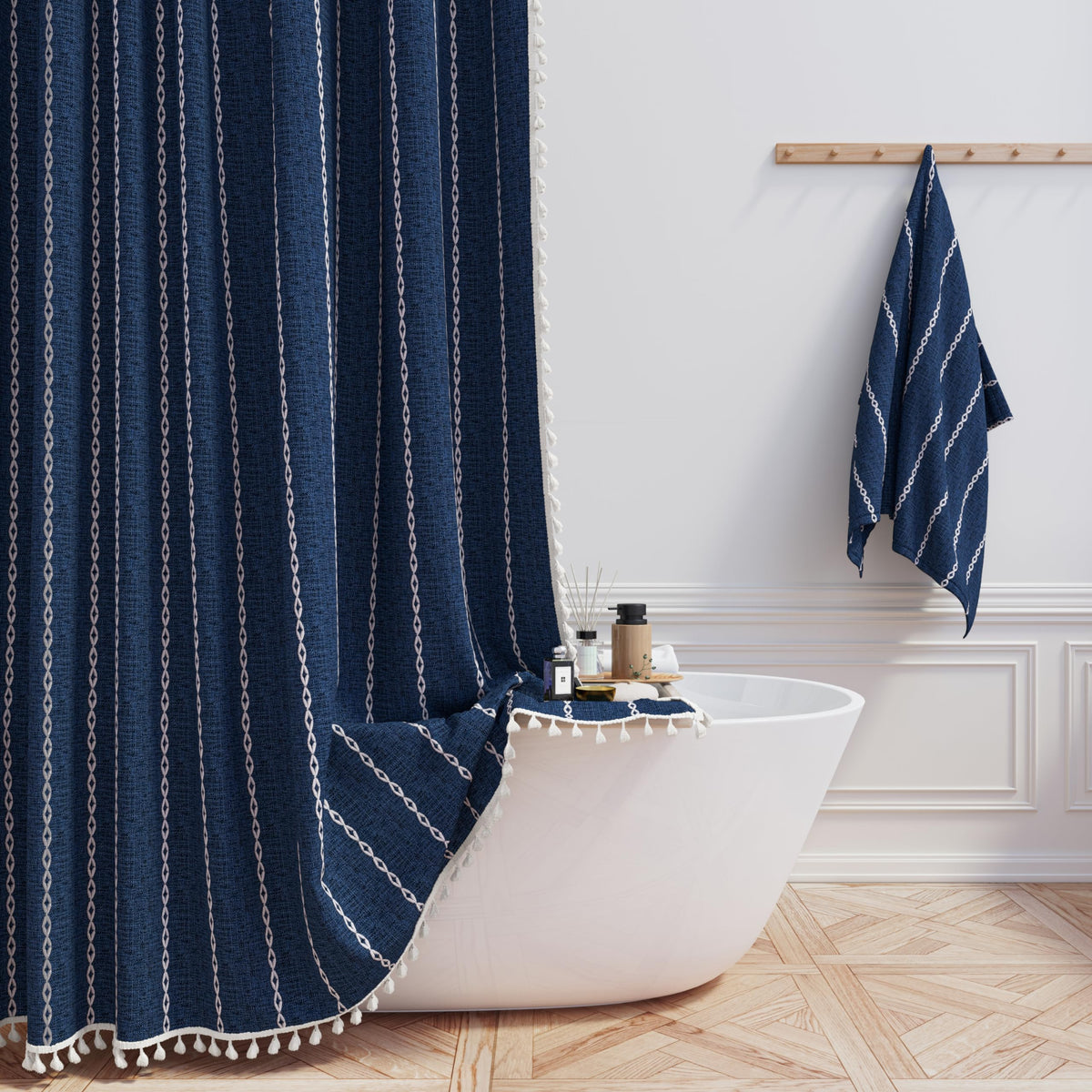 BTTN rideau de douche bleu marine face avant élégant et protecteur