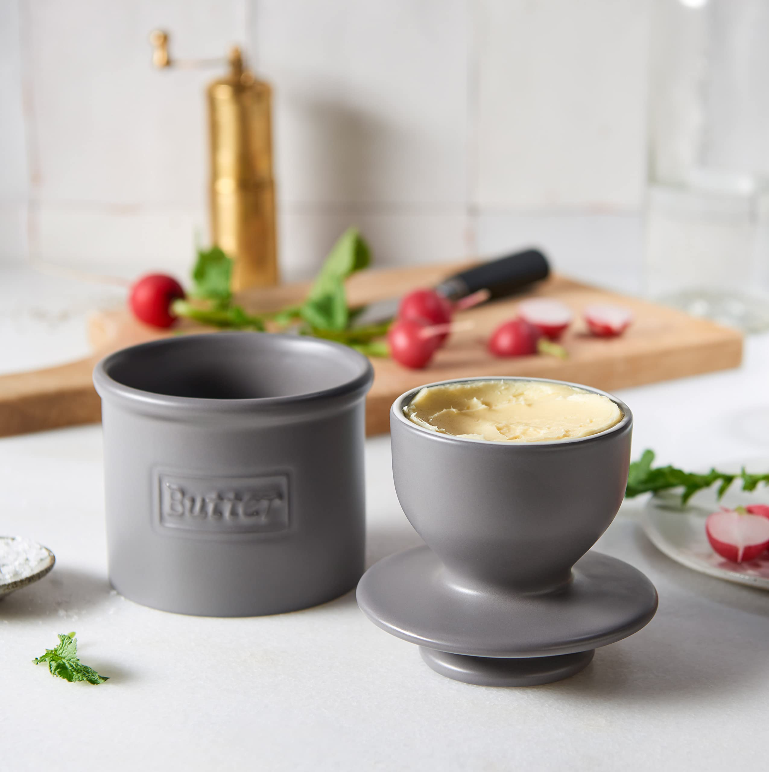Butter Bell en usage à table pour petit-déjeuner, service élégant et pratique