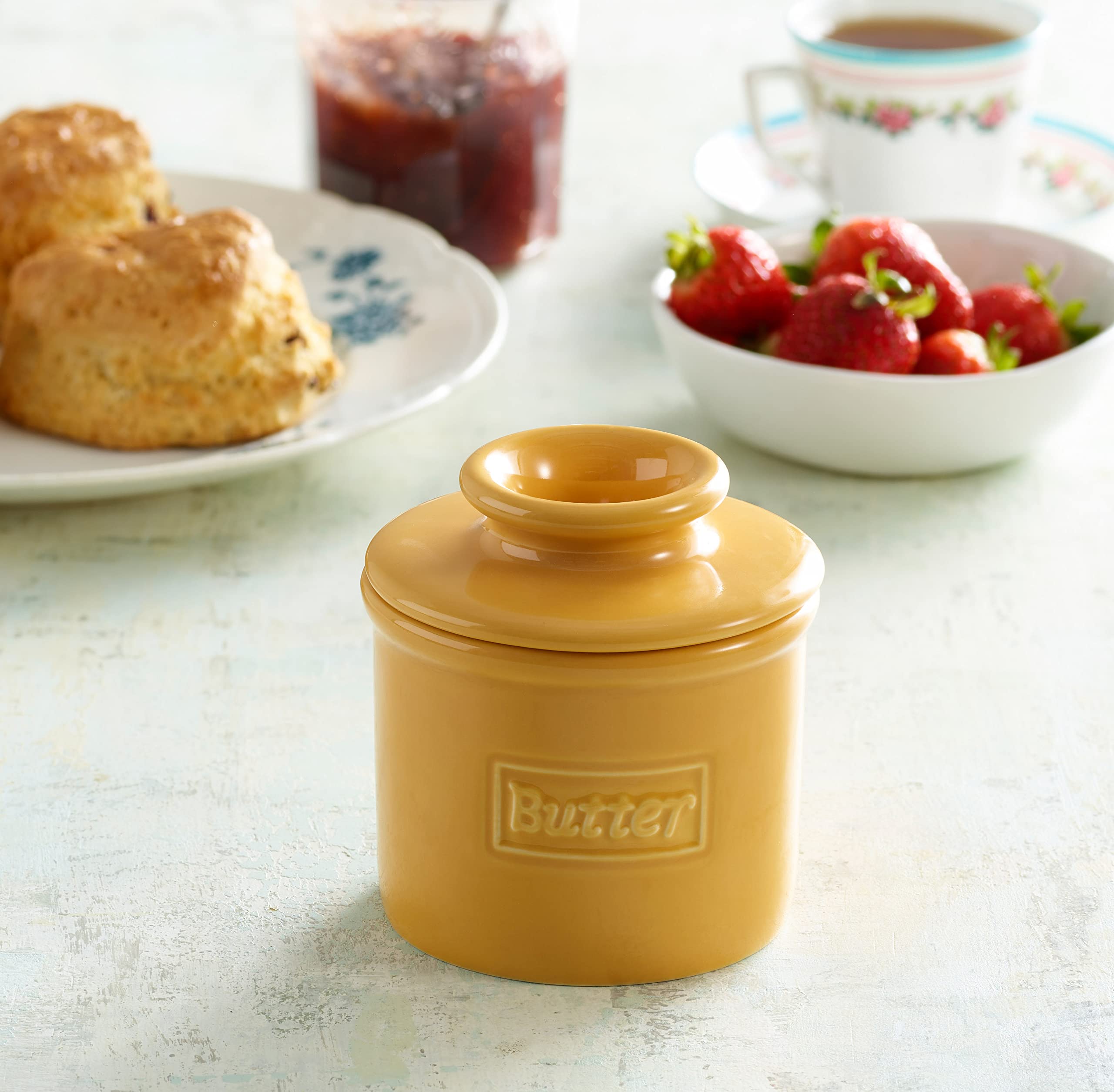 Butter Bell L. Tremain en usage sur table, beurre toujours tartinable