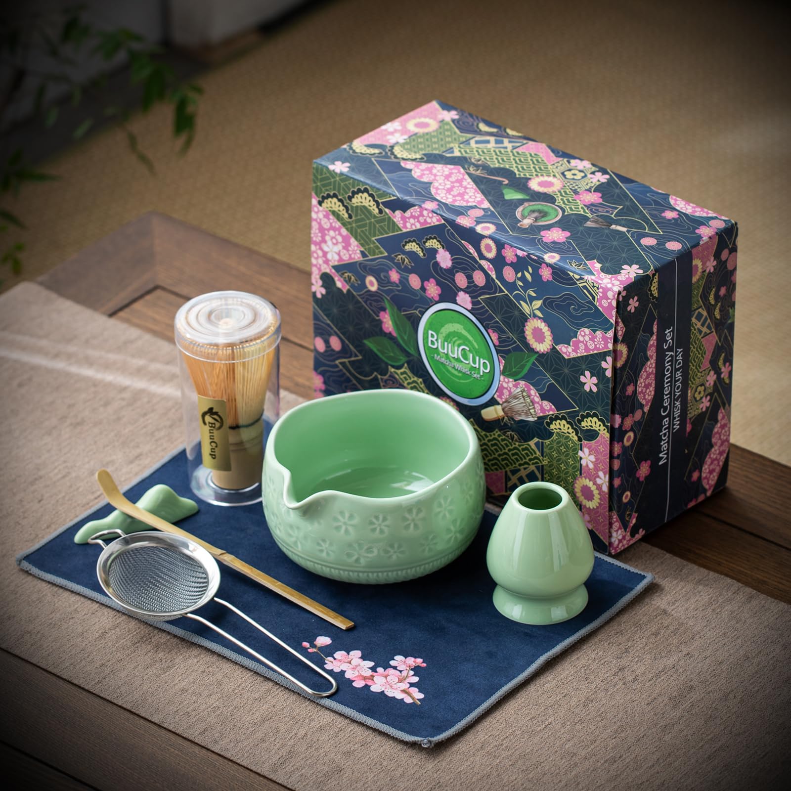 Buucup bol tenu en main pour comparaison d'échelle montrant capacité 530 ml pratique
