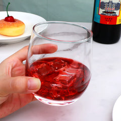 Cadamada verre en usage pour cocktail illustrant polyvalence et présentation
