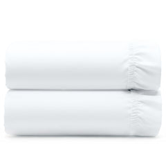 California Design Den face du pack de deux draps‑housses blanc, présentation nette