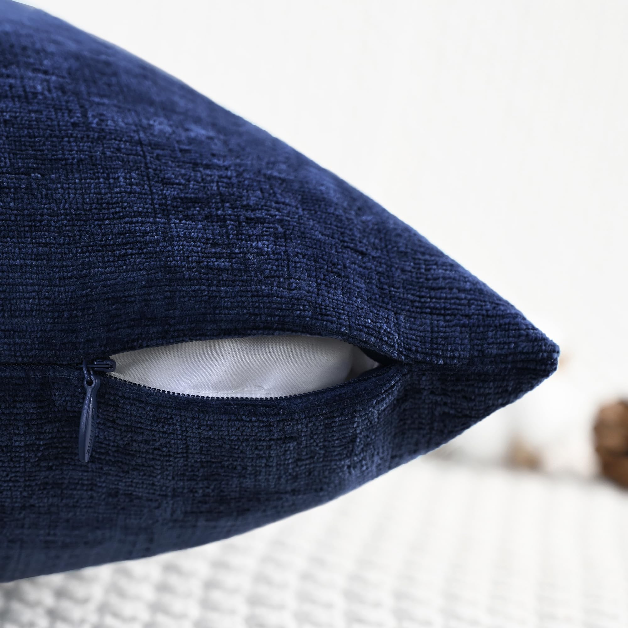 CaliTime détail de la fermeture éclair invisible garantissant un retrait facile et look soigné