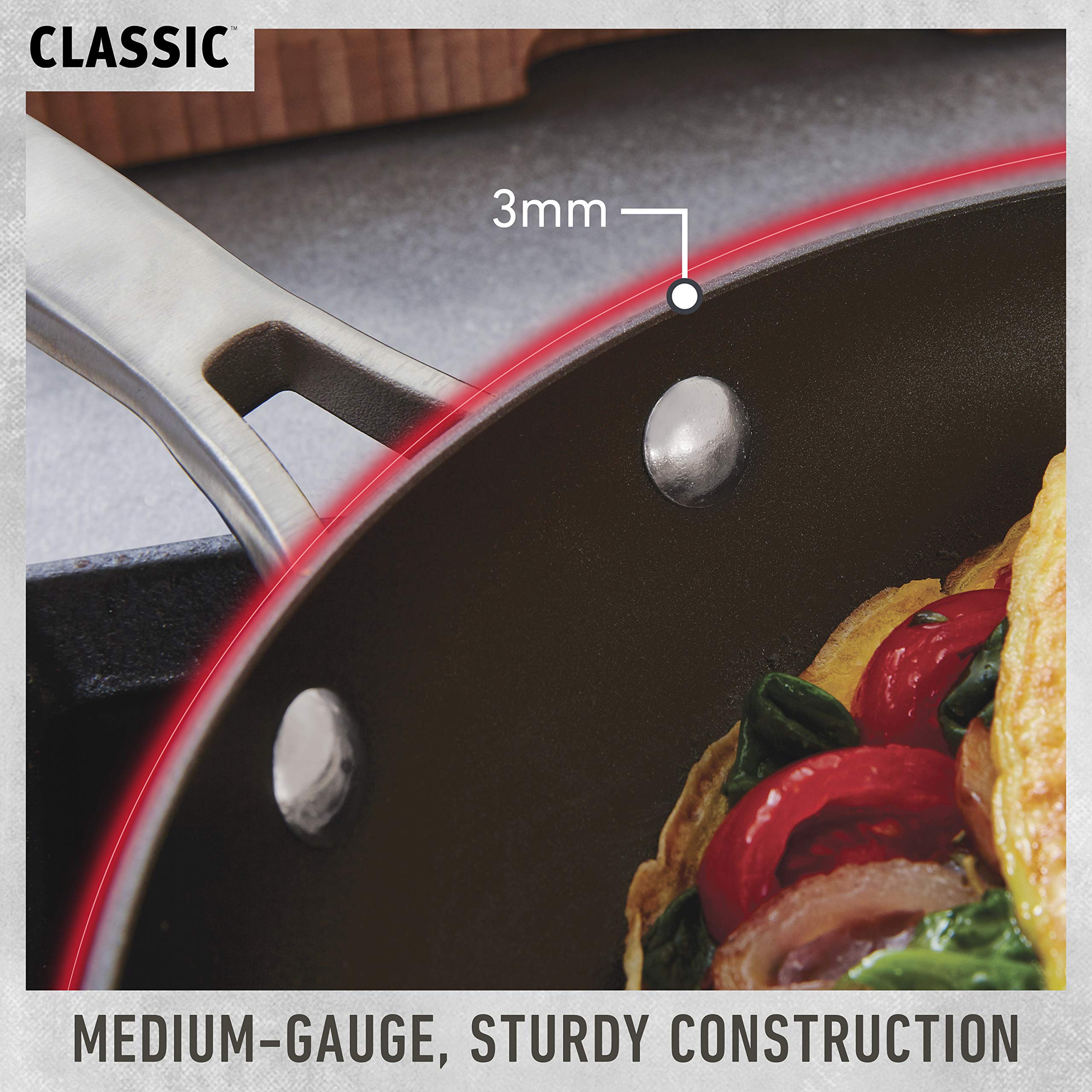 Calphalon poêle en action avec omelette, cuisson précise et résultats soignés