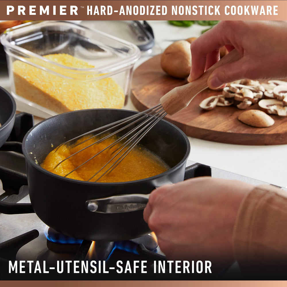Calphalon ensemble de trois poêles illustrant tailles complémentaires pour cuisine
