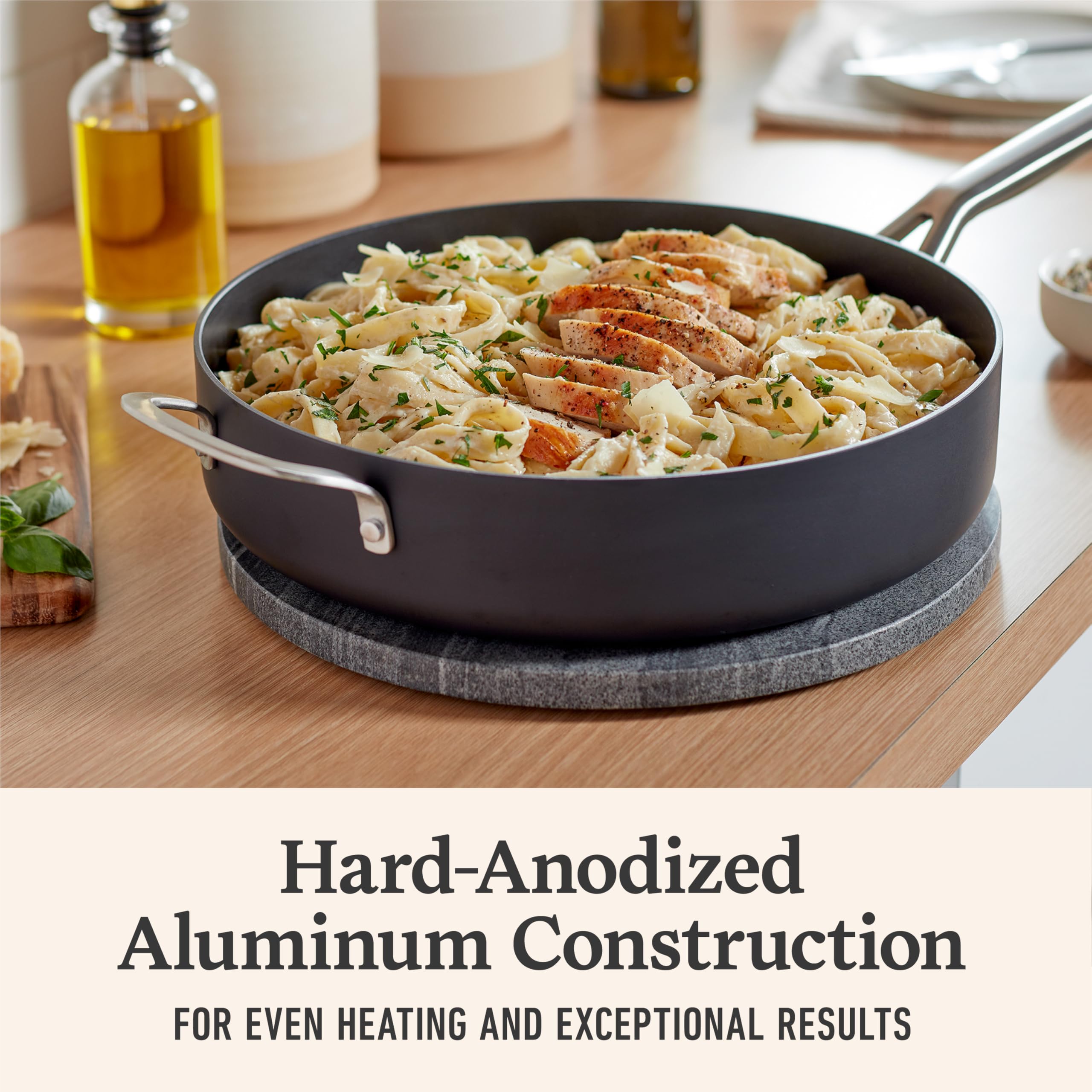 Calphalon comparaison taille 5 Qt pour évaluer capacité familiale