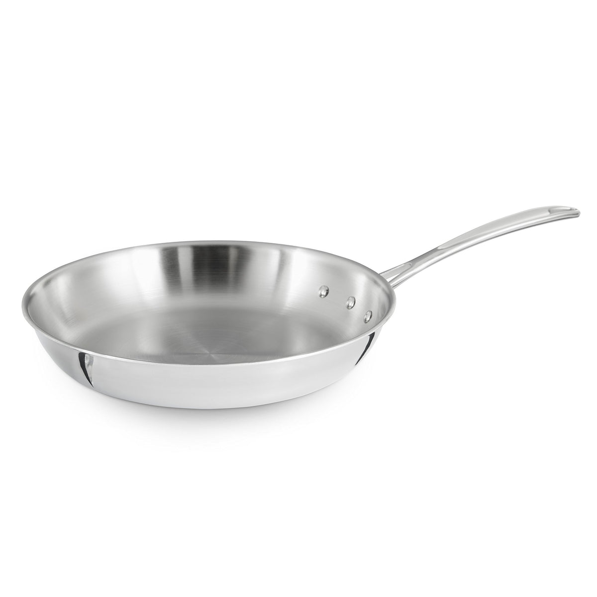 Calphalon poêle Tri‑Ply face avant montrant design brossé et bord pratique pour servir
