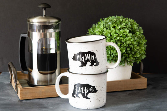 CAM N HONEY gros plan Mama Bear sur mug mettant en valeur la finition farmhouse