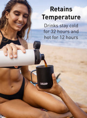 CamelBak Chute Mag bouchon aimanté en gros plan facilitant l’utilisation à une main
