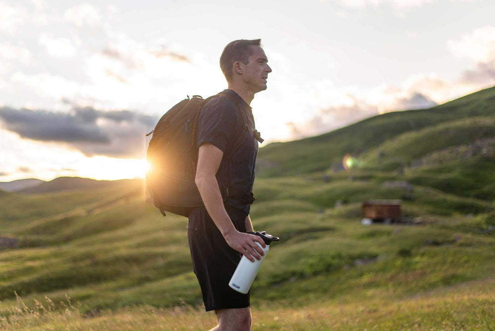 CamelBak Eddy+ bouchon ouvert avec paille visible pour nettoyage simplifié