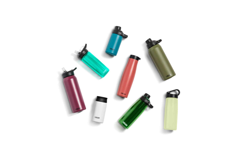 CamelBak Eddy+ comparaison taille tenue en main indiquant capacité 20oz