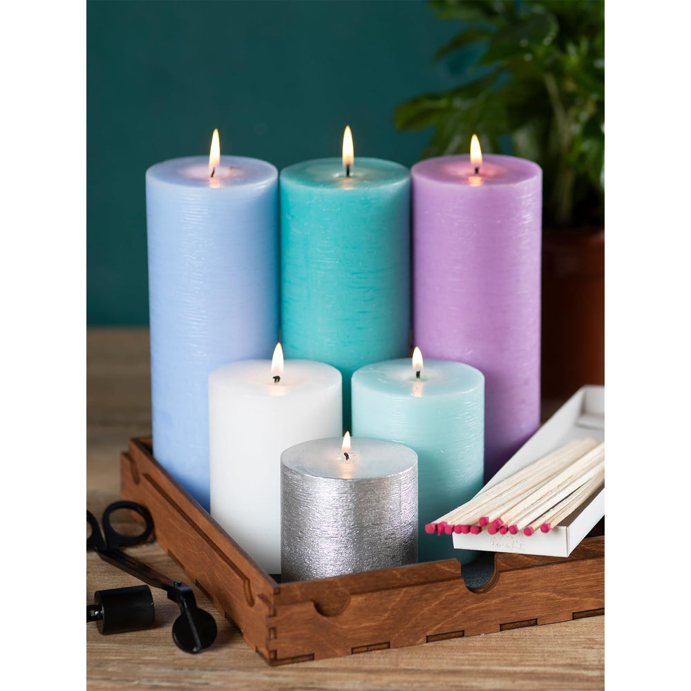 CANDWAX bougie allumée pendant un dîner montrant ambiance sans parfum