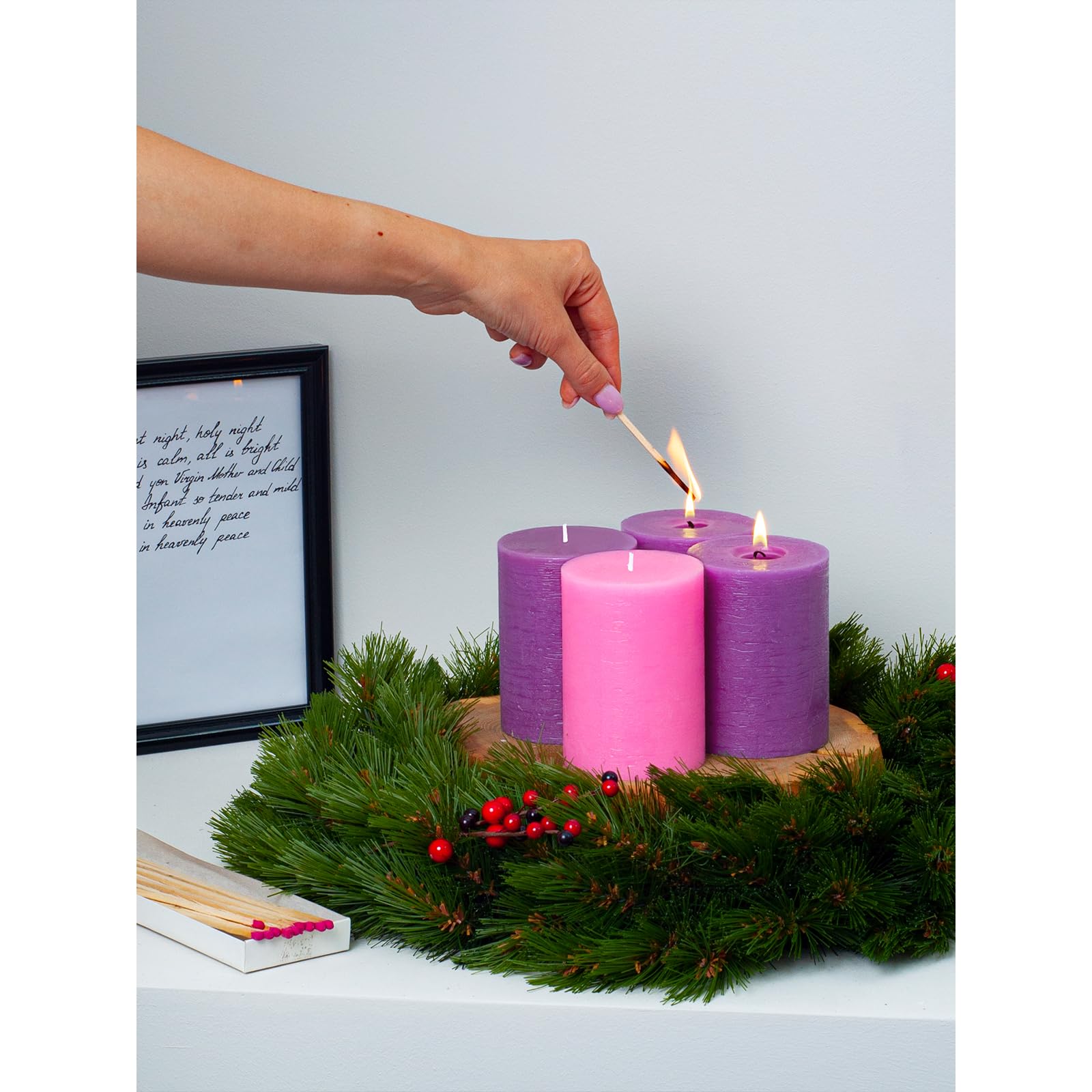 CANDWAX ensemble de quatre bougies sur une table de Noël chaleureuse