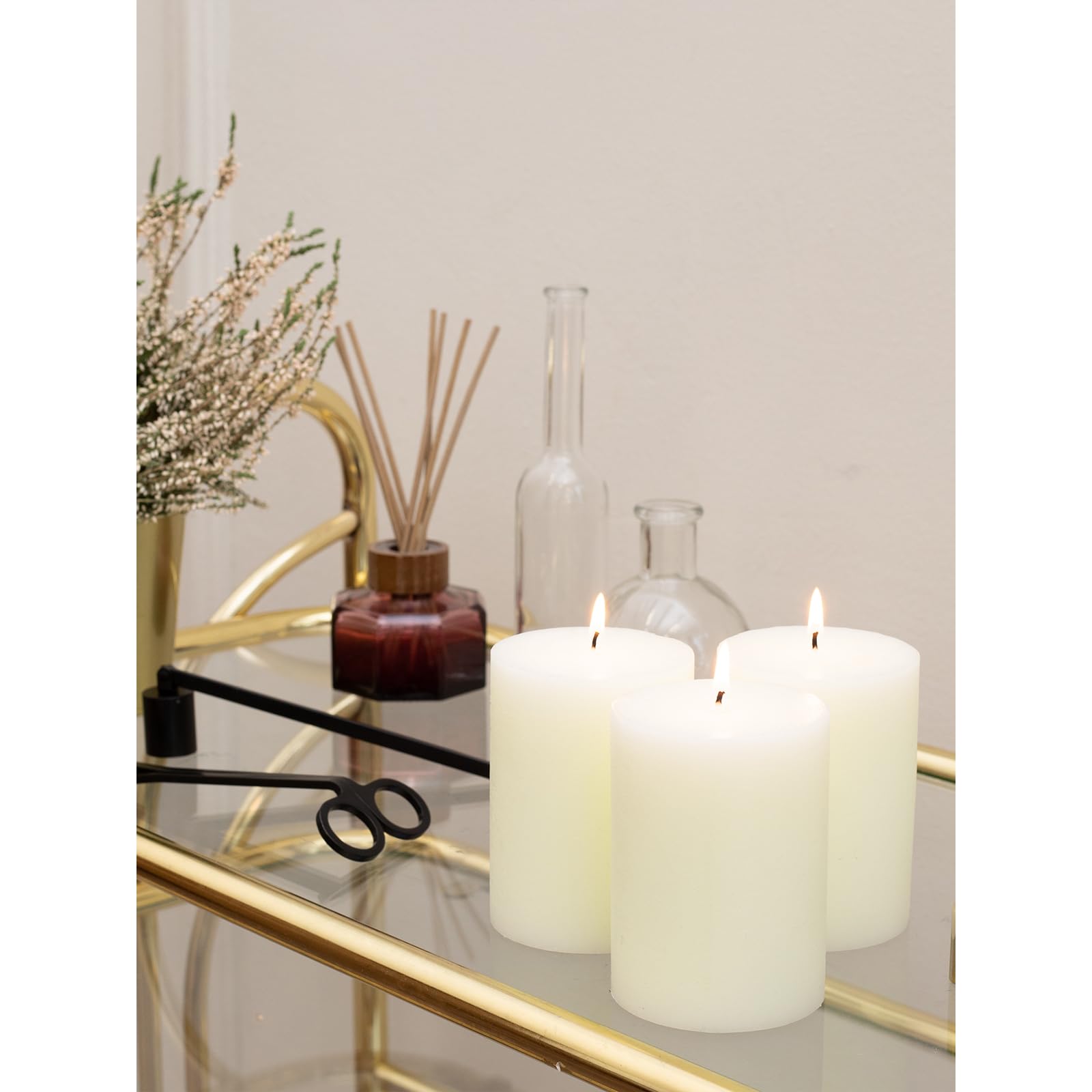 CANDWAX main d'artisan tenant une bougie illustrant fabrication manuelle