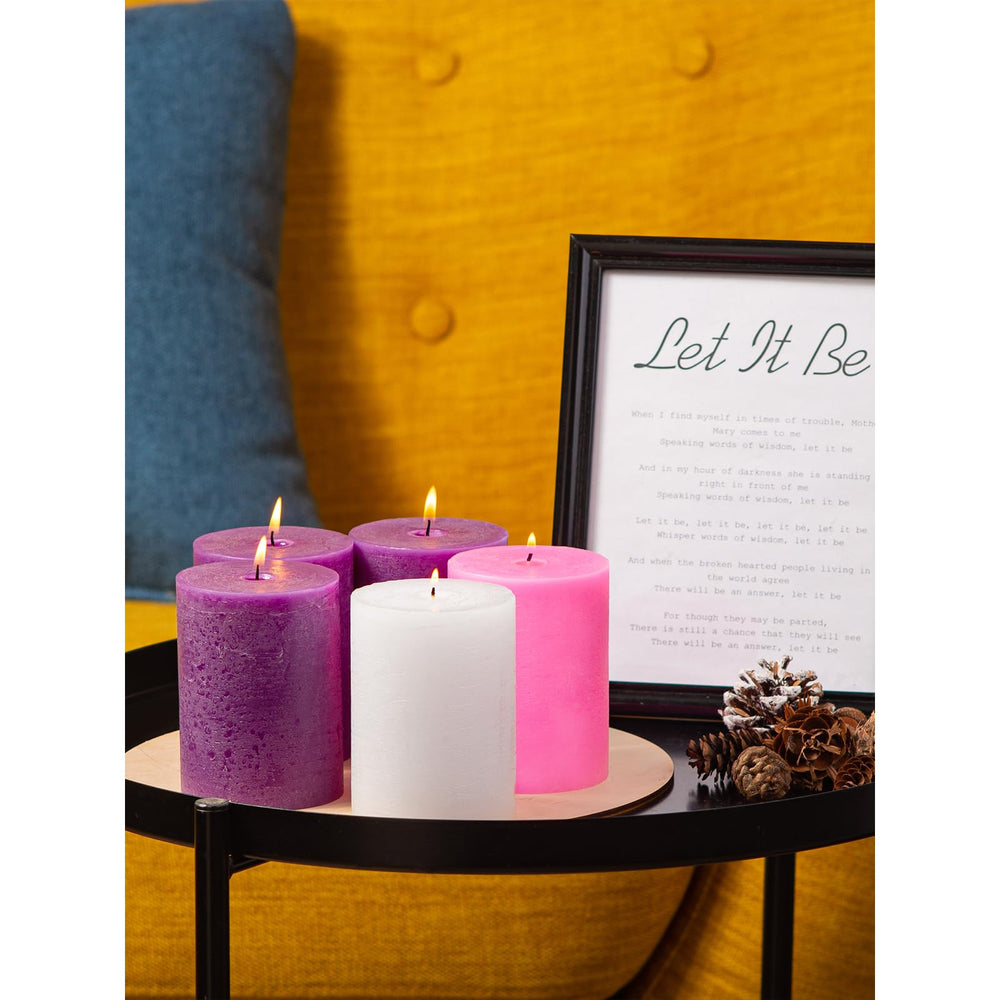 CANDWAX mise en scène sur manteau de cheminée montrant décoration de Noël élégante