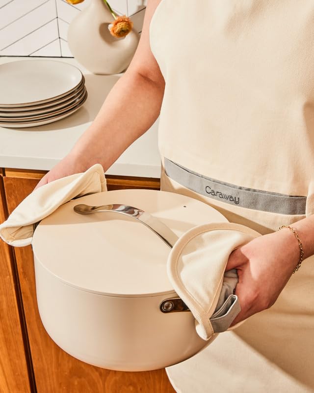 Caraway cocotte en décor cuisine ajoutant couleur et style fonctionnel