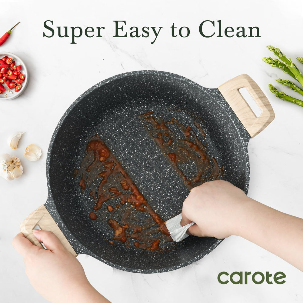 CAROTE casserole en usage avec soupe illustrant polyvalence et contenance