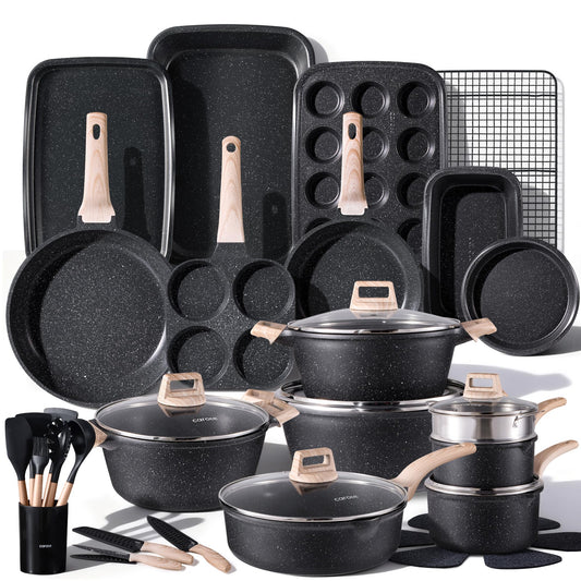 CAROTE vue d’ensemble du set 44 pièces montrant poêles et casseroles pratiques