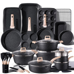 CAROTE vue d’ensemble du set 44 pièces montrant poêles et casseroles pratiques