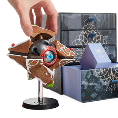 CC Countdown Characters Ghost Shell comparé à une main, montre l’échelle et la présence décorative
