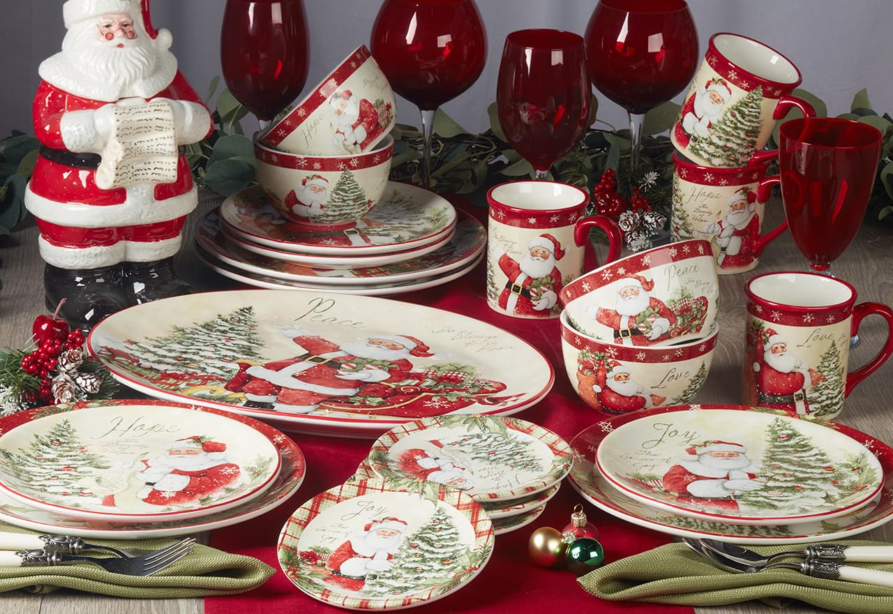Certified International gros plan assiette dîner montrant détails Père Noël et durabilité