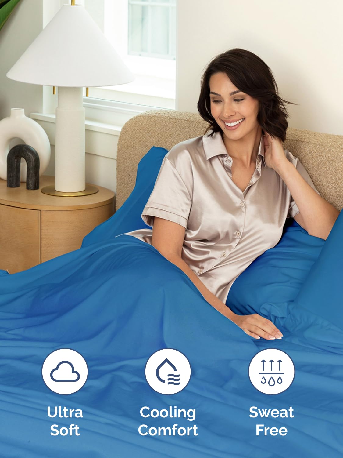 CGK Unlimited ensemble posé sur lit avec surmatelas, tenue et ajustement visible