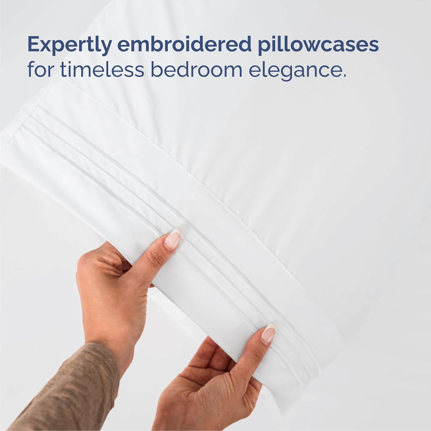 CGK Unlimited chambre minimaliste mettant en valeur draps blancs respirants