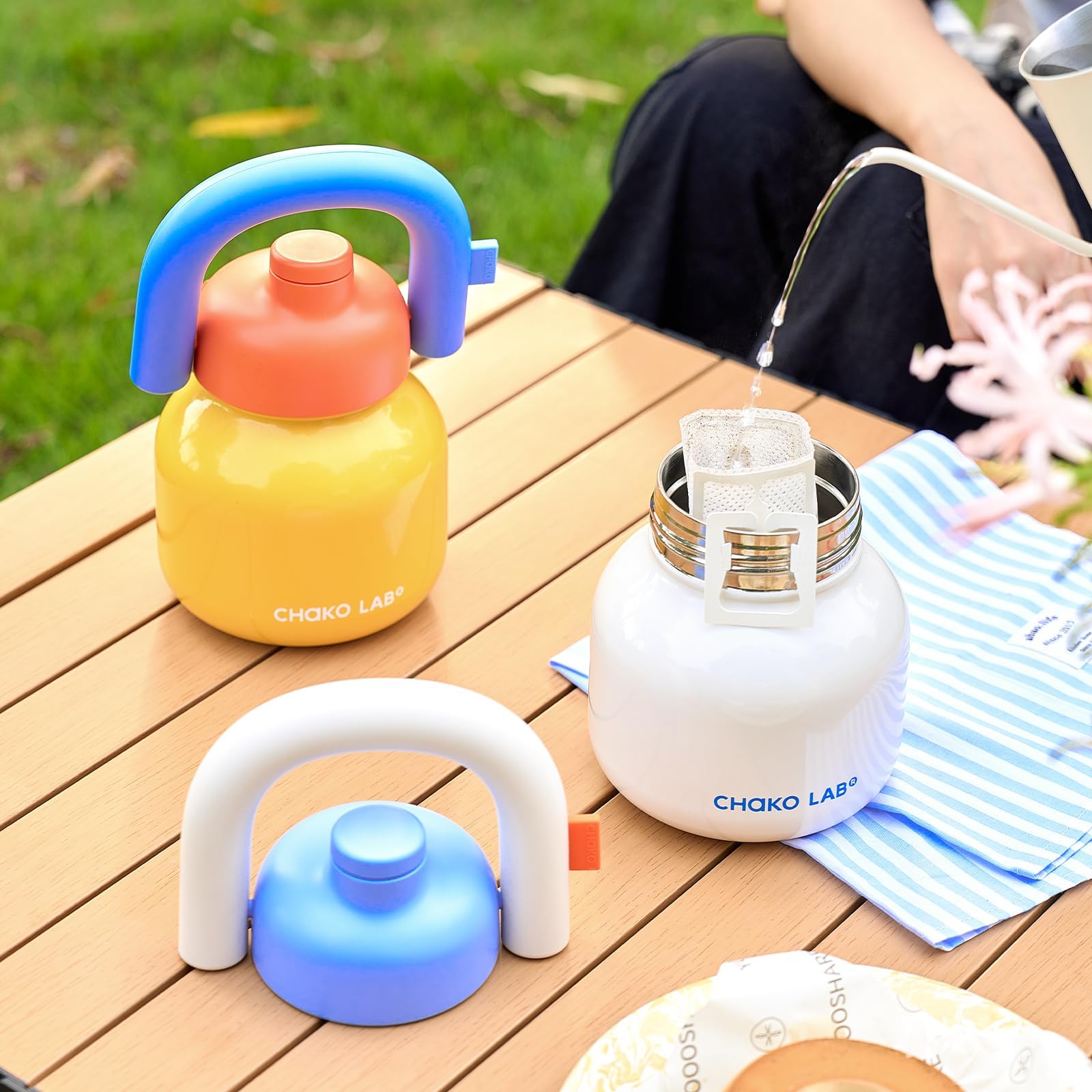 CHAKO LAB gourde utilisée pendant une séance de sport hydratation fiable en extérieur