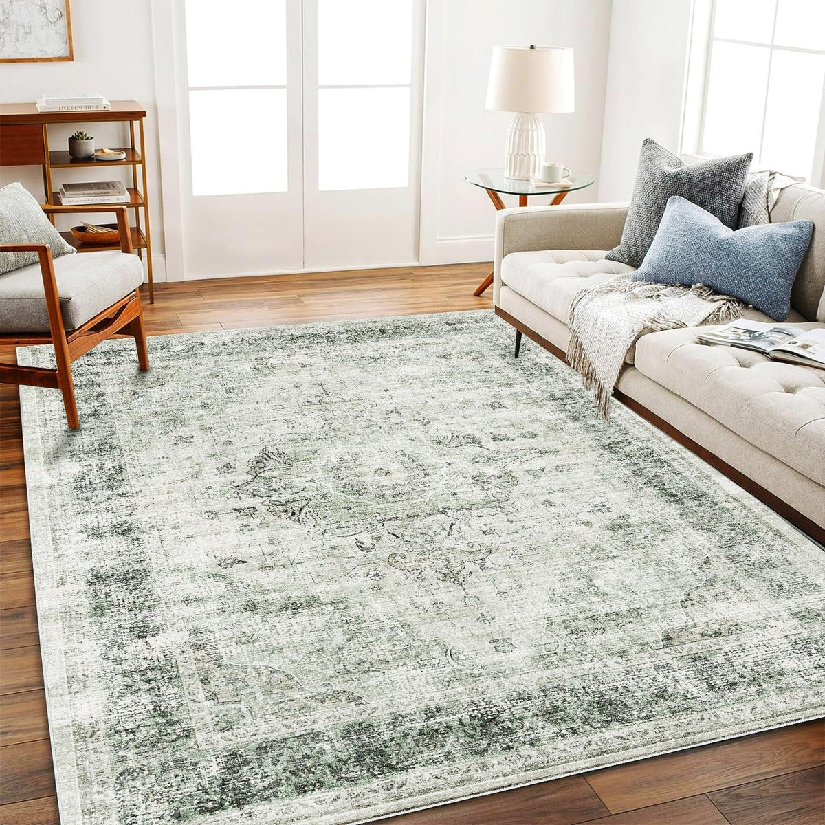 CHAMPLANT vue face du tapis 6'x9' montrant le motif floral vintage et une harmonie décorative