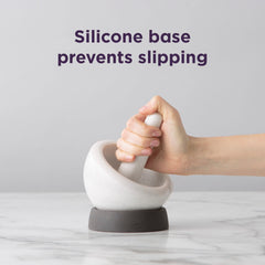 Chef'n détail de la base en silicone illustrant stabilité et protection de surface